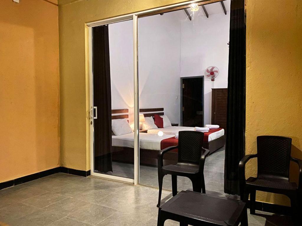 Athyantha Resort Anuradhapura Exterior foto